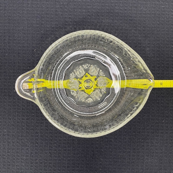 Vintage Clear Glass Hand Juicer Reamer Orange Lemon Citrus Juicer - Large - Picture 9 of 11